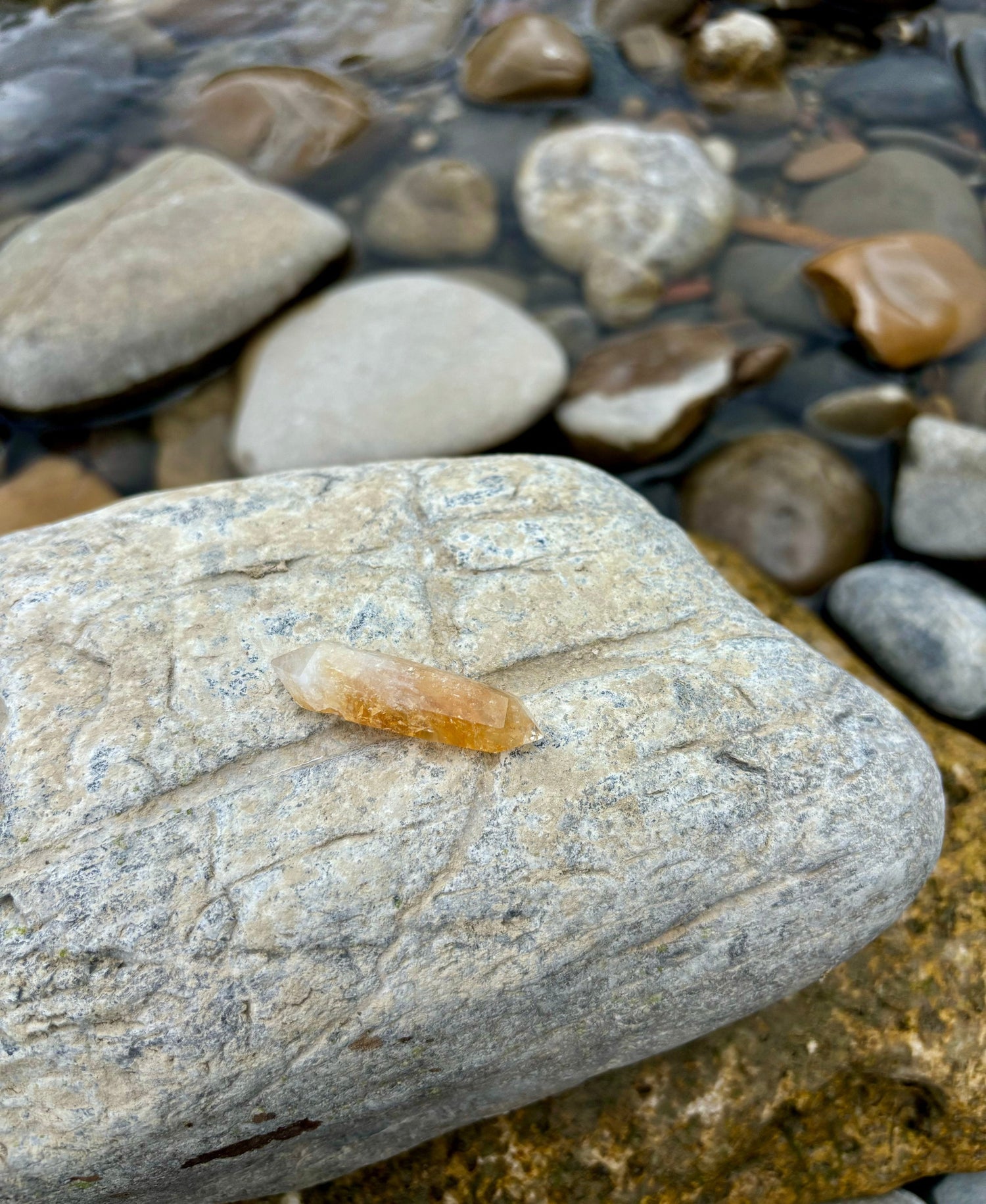 Unikat Calcit Spitze Anhänger Kinderanhänger Herz Herzanhänger Armband Kristall Kinderarmband Kristallarmband personalisierte Kristalle Wunschkristall spirituelles Geschenk Heilstein REIKISTEIN