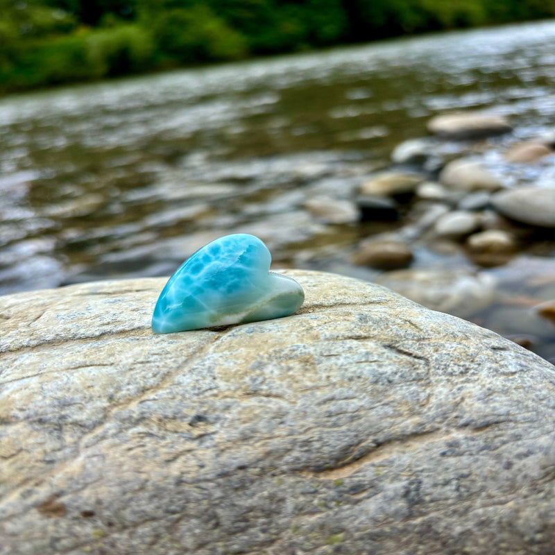 Individuell ausgewählter Heilstein als Unikat, speziell für dich gefunden und energetisiert mit REIKI-Energie; spiritueller Kristall zur Blockadenlösung, Förderung des energetischen Flusses und optimaler Unterstützung deines persönlichen Energiefeldes. Jeder Stein ist einzigartig und wird individuell aufgeladen.